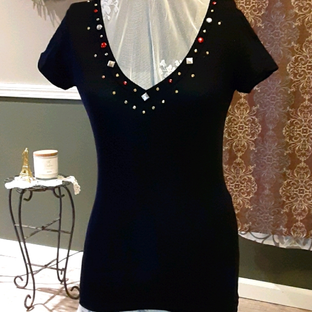 Hot press gem grommet deep v neck tee